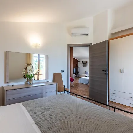 Theo House - * Siena